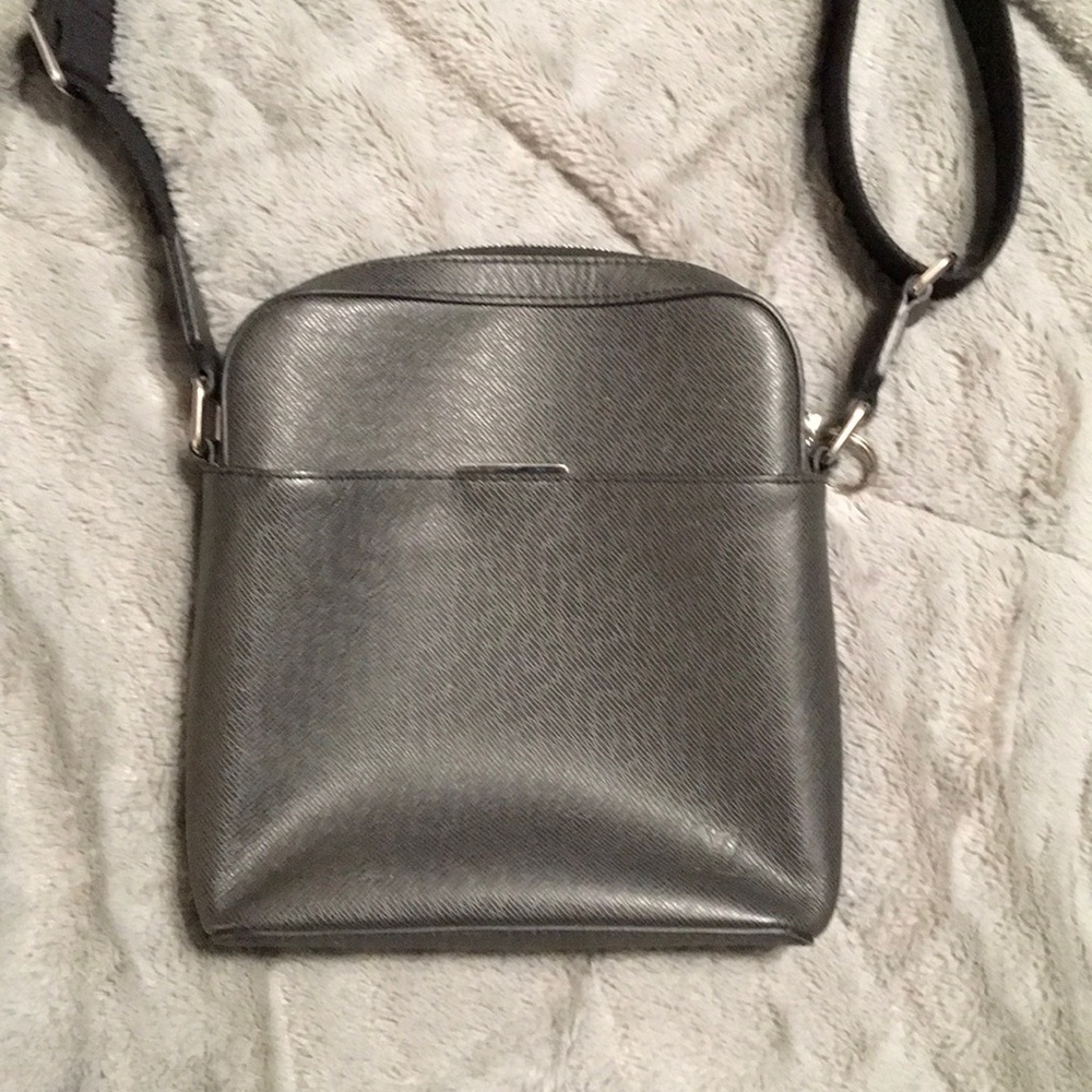 Louis Vuitton Taiga Anton Messenger PM M34408 Men's Shoulder Bag